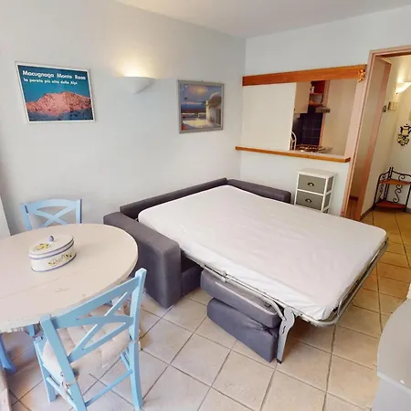 Avec Terrasse, Piscine, Proche Plages Et Commodites - Fr-1-196-355