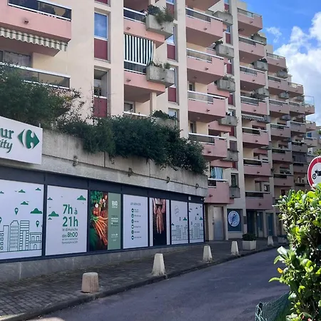 Avec Terrasse, Piscine, Proche Plages Et Commodites - Fr-1-196-355 *